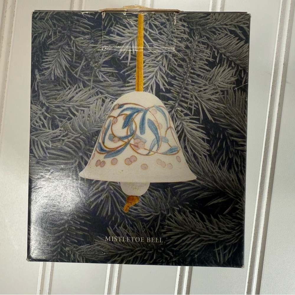 Lladro Spain Mistletoe Ornament Bell 2003 Pink Blue 01008079 Christmas. 1392 - Picture 2 of 3